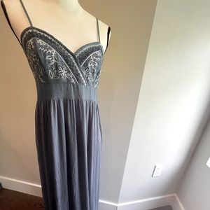 Maxi Dress with floral embroidery